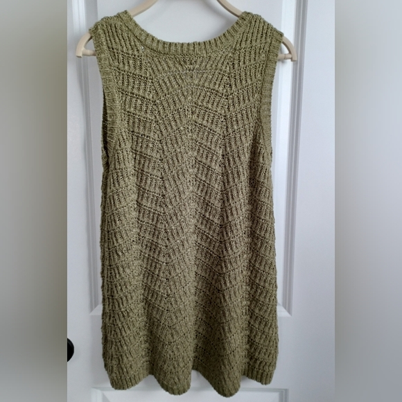 Tunic Sweater by Marled Reunited Clothing. Size large - Picture 3 of 5